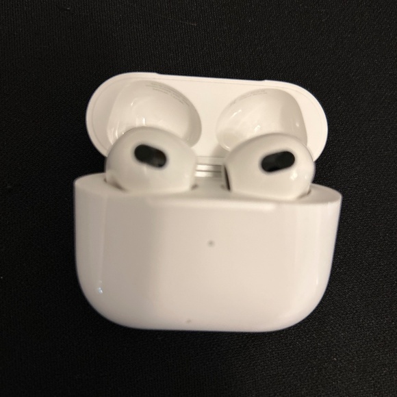 Apple earpods and chord included! 3rd generation